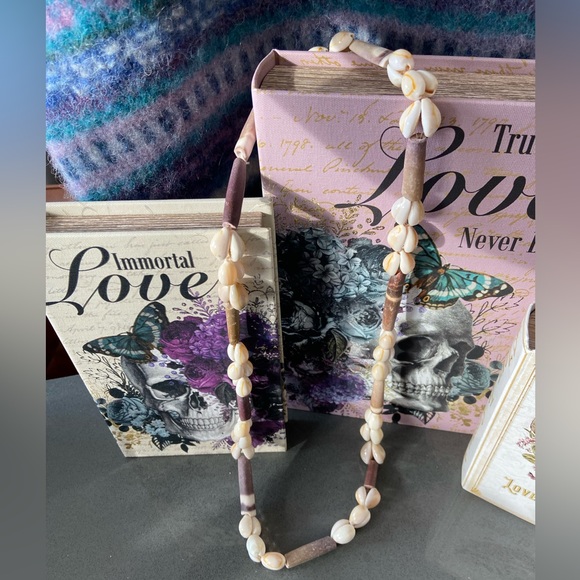 Seashell Necklace 🐚🐚 - Picture 3 of 8